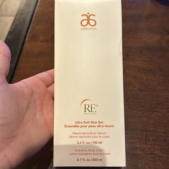 NWT Arbonne RE9 Ultra Soft Skin Set - Picture 2 of 5